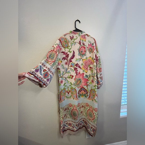Zara Vibrant Floral Robe - Cream and Pink Kimono - Picture 8 of 9